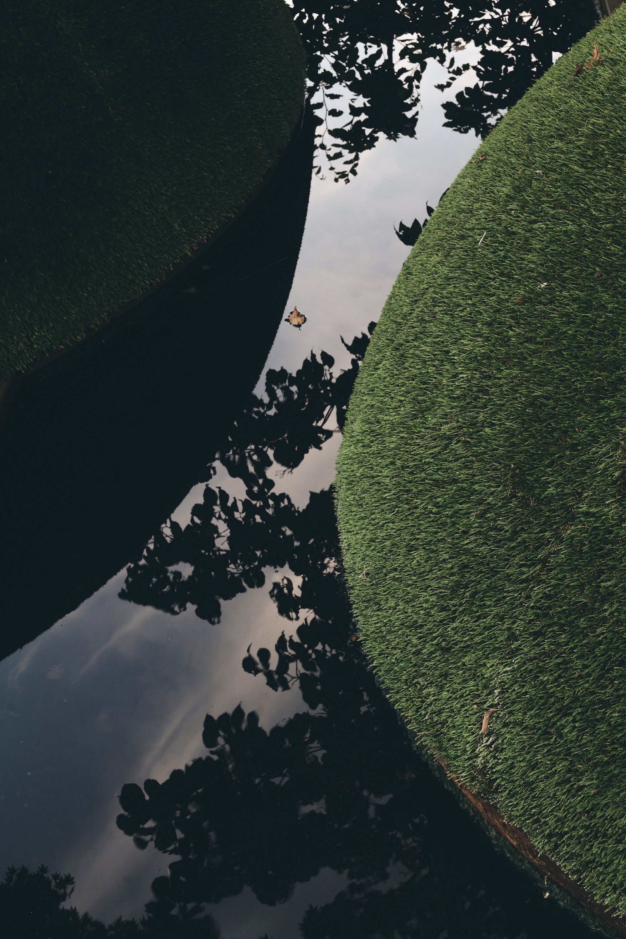 The Sculpted Threshold