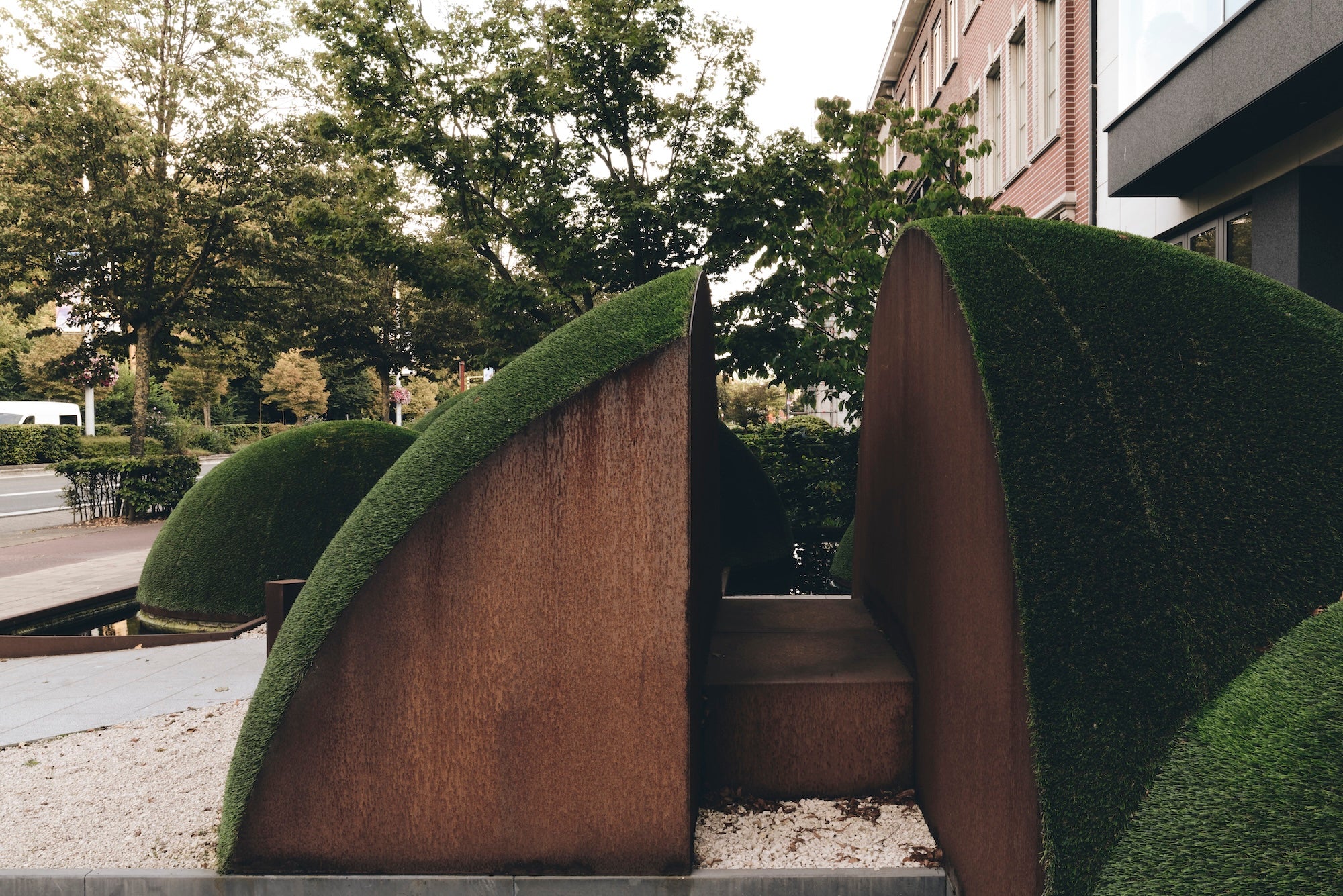 The Sculpted Threshold