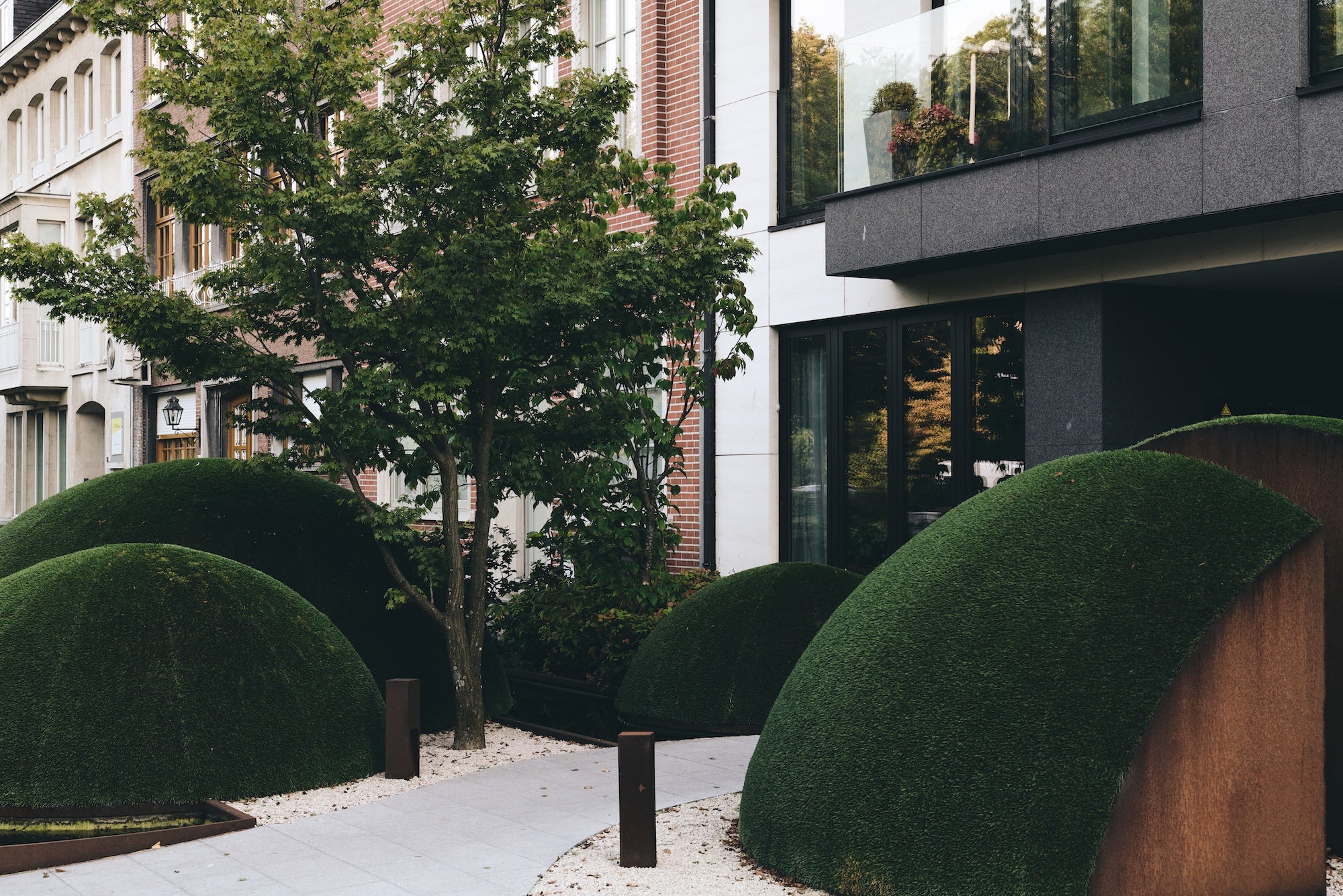 The Sculpted Threshold