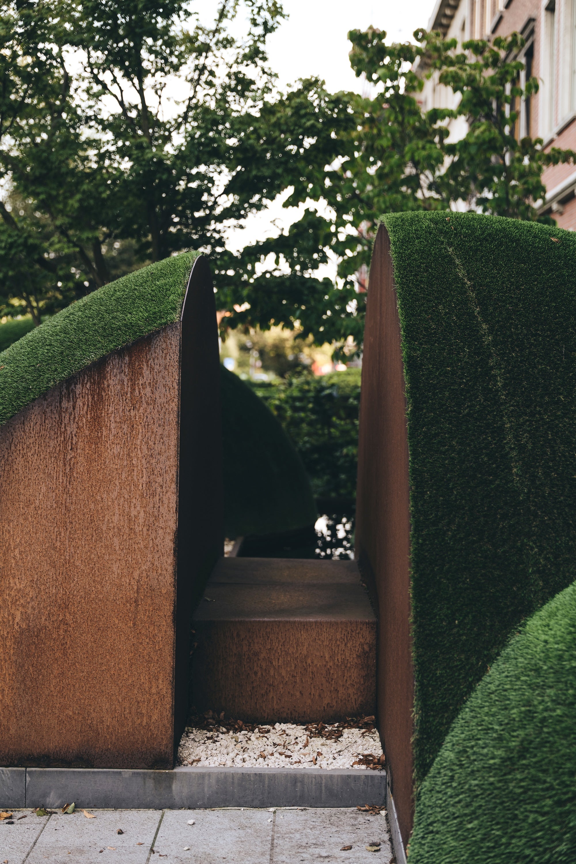 The Sculpted Threshold